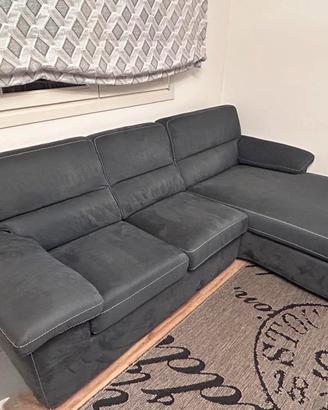 Divano tre posti con chaise longue