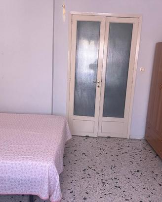 Zona Pregio Viale Jonio camera ampia con finestra