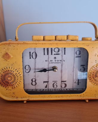 Orologio stile vintage a radiolina