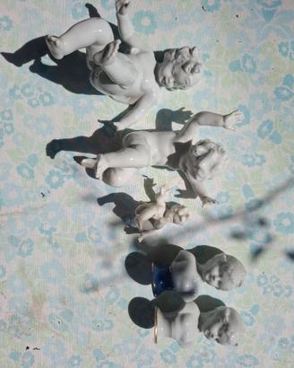 Lotto di 5 statuine in porcellana – Putti/Angiolet