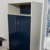 coppia dicarmadi più scaffale, con cassetti