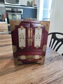 Piccolo mobile cinese in legno e pietra dura