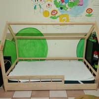 Lettino Montessoriano a forma di casetta 