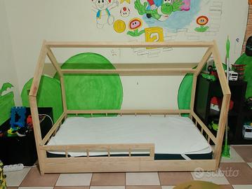Lettino Montessoriano a forma di casetta 