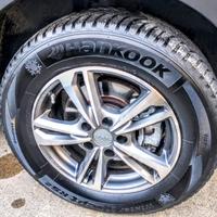 4 cerchi in lega con pneumatici da neve Hankook