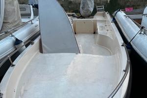 Gabbianella 40 CV all'ormeggio