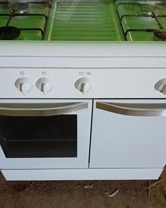 Cucina 4 fuochi più forno 