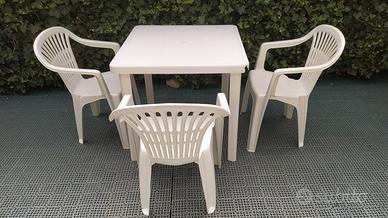 TAVOLO DA GIARDINO CON 3 SEDIE