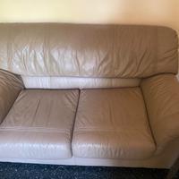 2 bei divani stile anni 70 in pelle beige