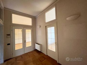 Appartamento di 125 m² con 5 locali a Modena