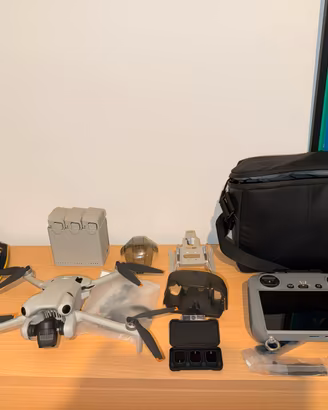 Dji mini 4 pro + accessori e altro!