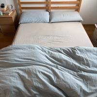 Mobili Ikea letto materasso cassettiera comodino