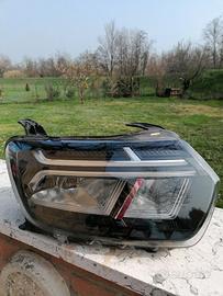 Fanale anteriore Dacia Duster destro del 2021