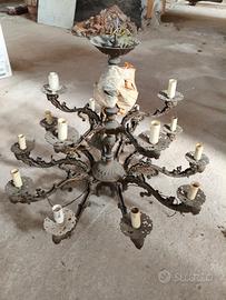 vecchio lampadario in ottone 