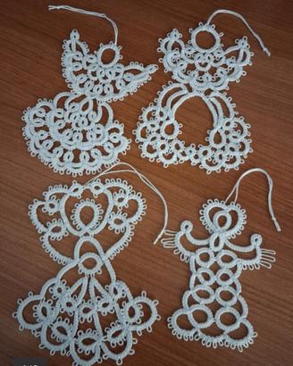 Angeli chiacchierino. 