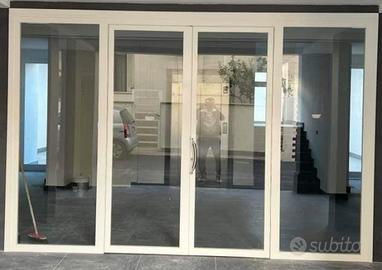 vetrina in alluminio 