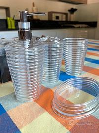 Set accessori bagno trasparenti