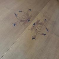 Tavolo sedie e specchiera in legno antichi