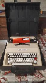 Macchina da scrivere Olivetti Lettera 35