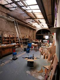 Laboratorio con vetrina centro storico Brescia
