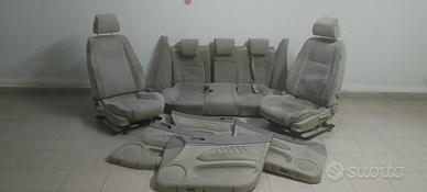 Interni Alfa Romeo 159 sedili e pannelli 