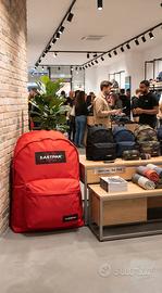 Pubblicitari Zaino Eastpak Gigante  da Esposizione