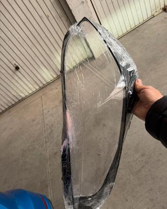 PLASTICA  FARO  BMW SERIE 1 MODELLO F40 NUOVO