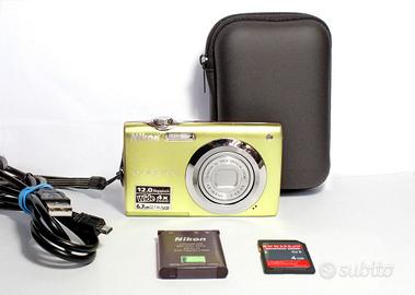 Nikon Coolpix S3000 fotocamera funzionante testata