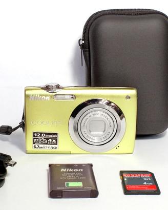 Nikon Coolpix S3000 fotocamera funzionante testata