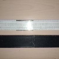 Vecchio regolo calcolatore