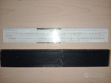 Vecchio regolo calcolatore