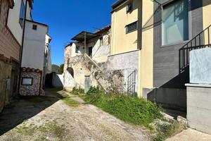 CASA SEMINDIPENDENTE A FISCIANO