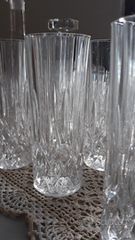 8 Bicchieri più 2 bottiglie cristallo