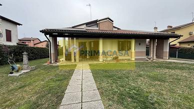 Villa di 313 m² con più di 5 locali e box auto dop