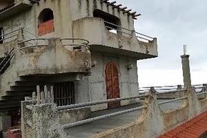 Villa singola con terreno attorno