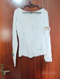 maglia bianca a maniche lunghe