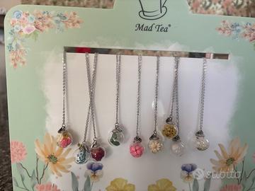Collane ,orecchini,con fiori stabilizzati