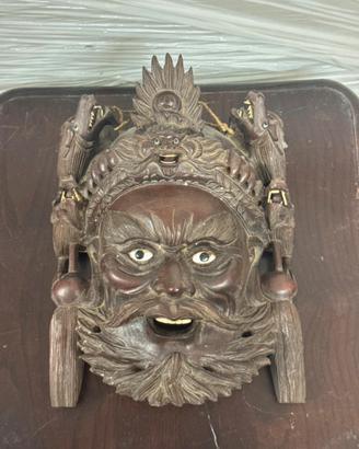 Maschera Orientale in Legno Intagliato a Mano