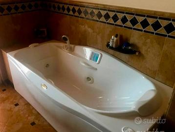 Jacuzzi idromassaggio 