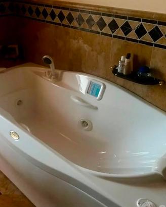 Jacuzzi idromassaggio 