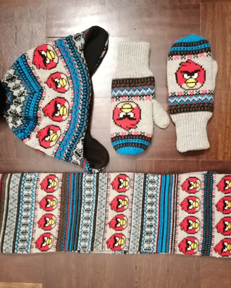 Lotto cappello, sciarpa e guanti