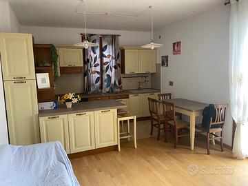 Bilocale semi arredato