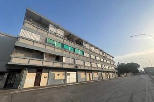 San Paolo ampio trivani con box e cantina