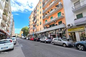 3 LOCALI A NAPOLI