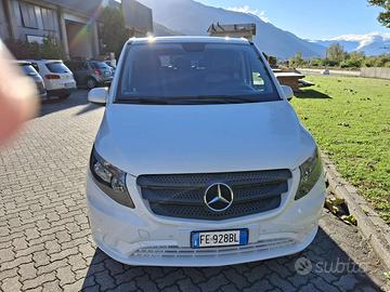 Furgone 9 posti MERCEDES