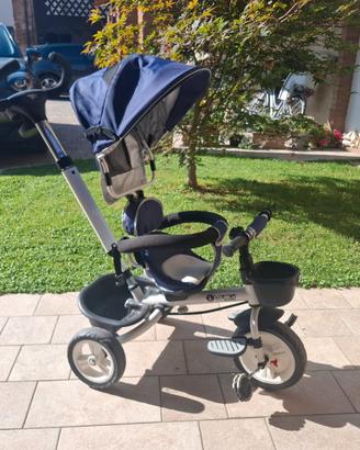Passeggino triciclo praticamente nuovo