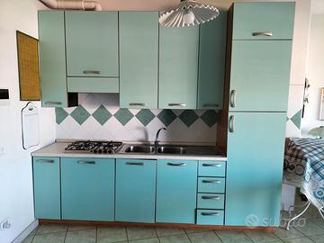 cucina componibile lineare colore verdeacqua