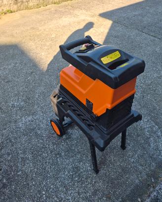 Trturatore rami e foglie 