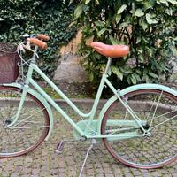 Bicicletta da donna con cestino