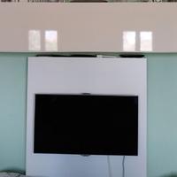 Mobile soggiorno con pannello tv